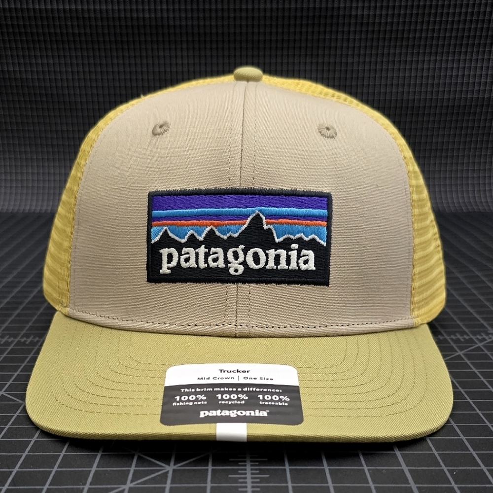 PATAGONIA P-6 LOGO TRUCKER HAT - OAR TAN